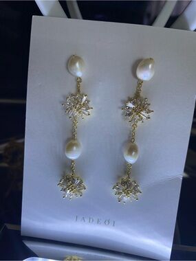 Jade Oí Studio- Gold PearlStarbursts Rhinestone Pearl Drop Bridal Earrings